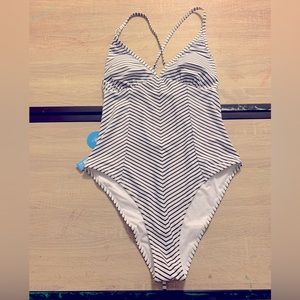 Cupshe Swim Suit size L - New With Tags